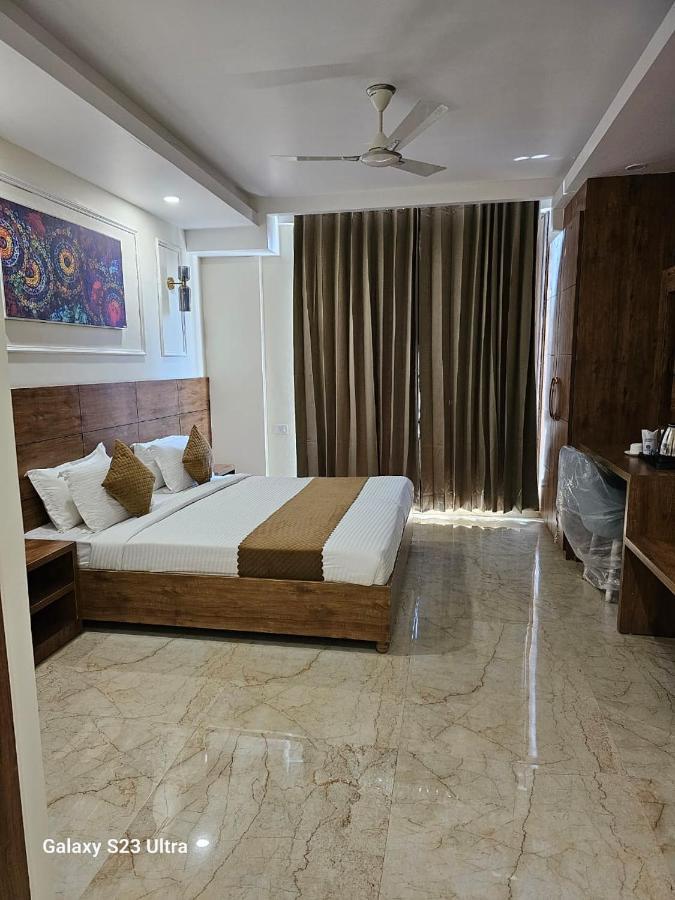 Hotel Nirvana Bliss, Behind Parmarth Niketan Rishīkesh Exteriör bild