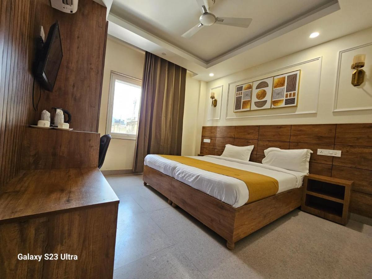 Hotel Nirvana Bliss, Behind Parmarth Niketan Rishīkesh Exteriör bild