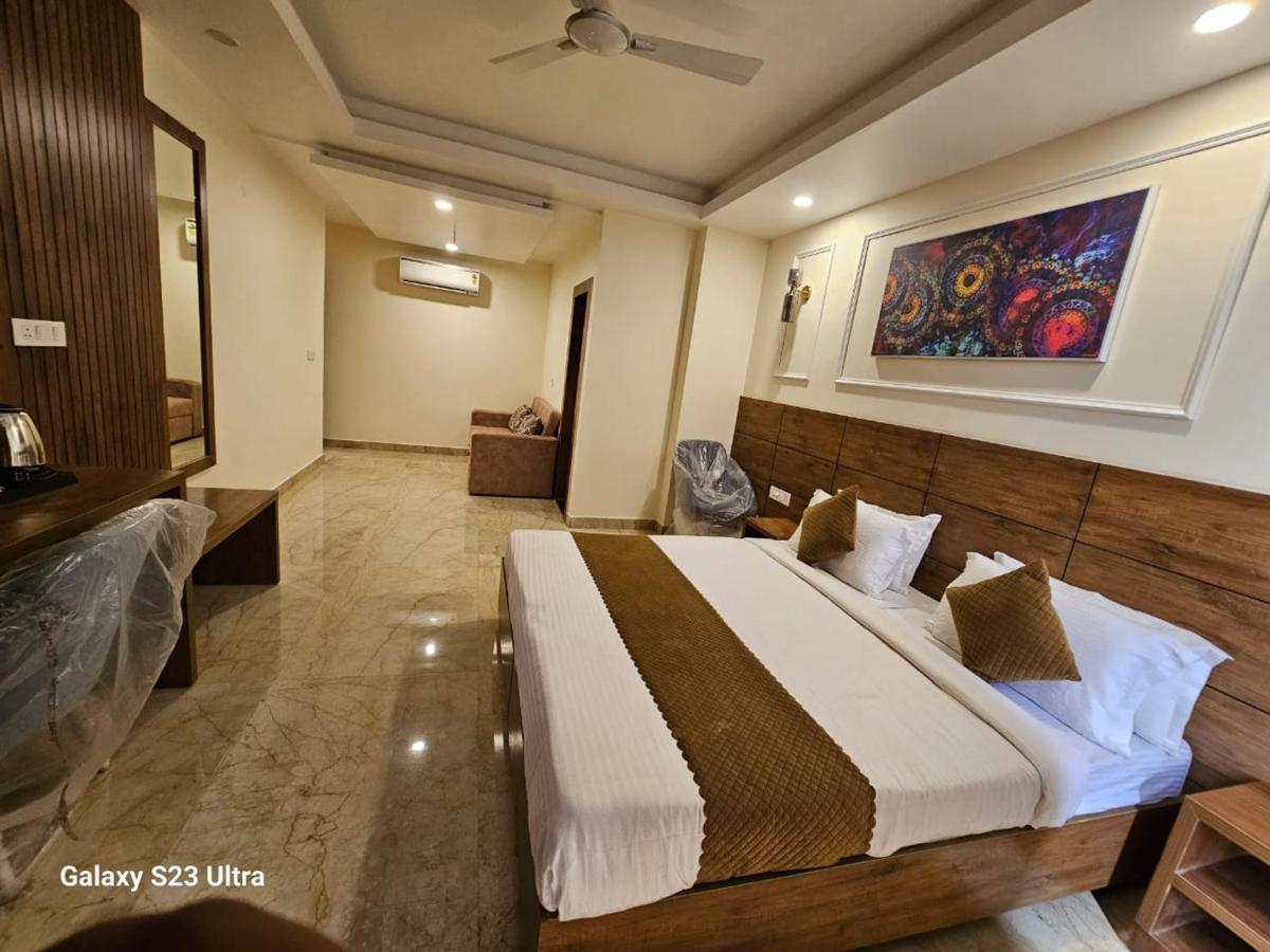 Hotel Nirvana Bliss, Behind Parmarth Niketan Rishīkesh Exteriör bild