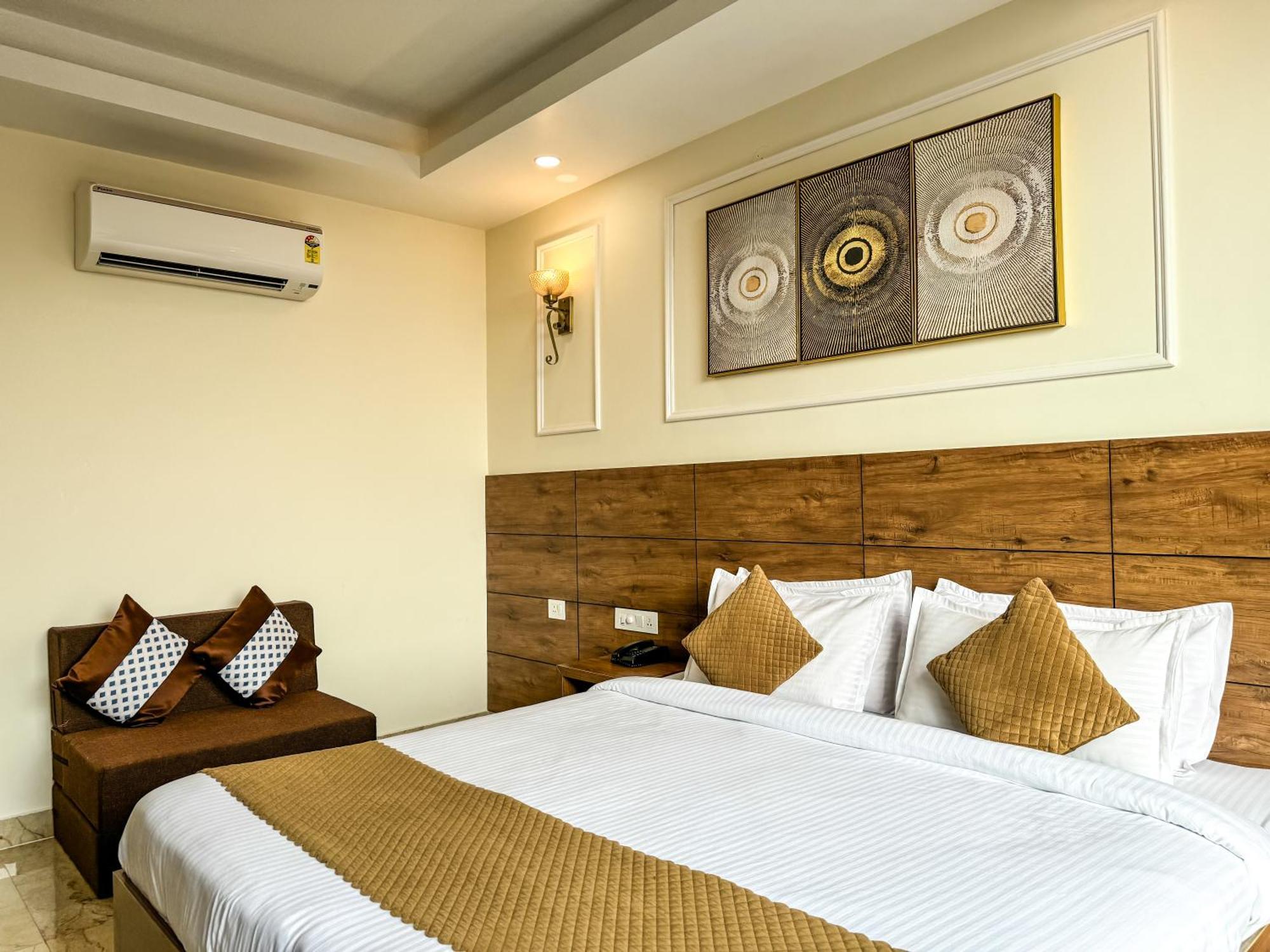 Hotel Nirvana Bliss, Behind Parmarth Niketan Rishīkesh Exteriör bild