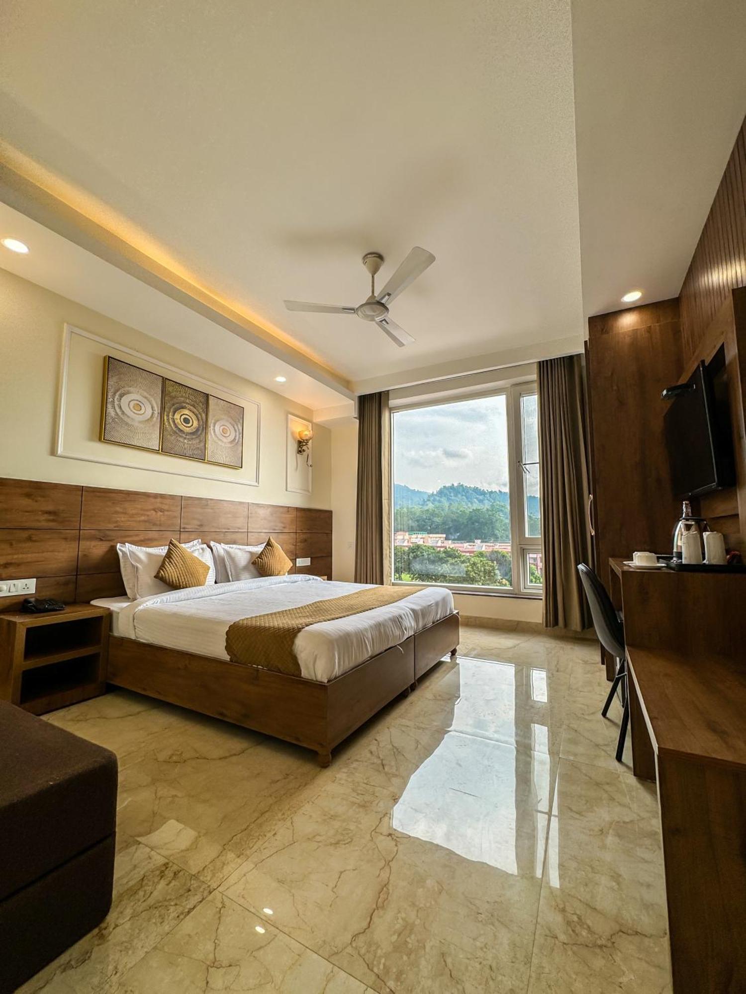 Hotel Nirvana Bliss, Behind Parmarth Niketan Rishīkesh Exteriör bild