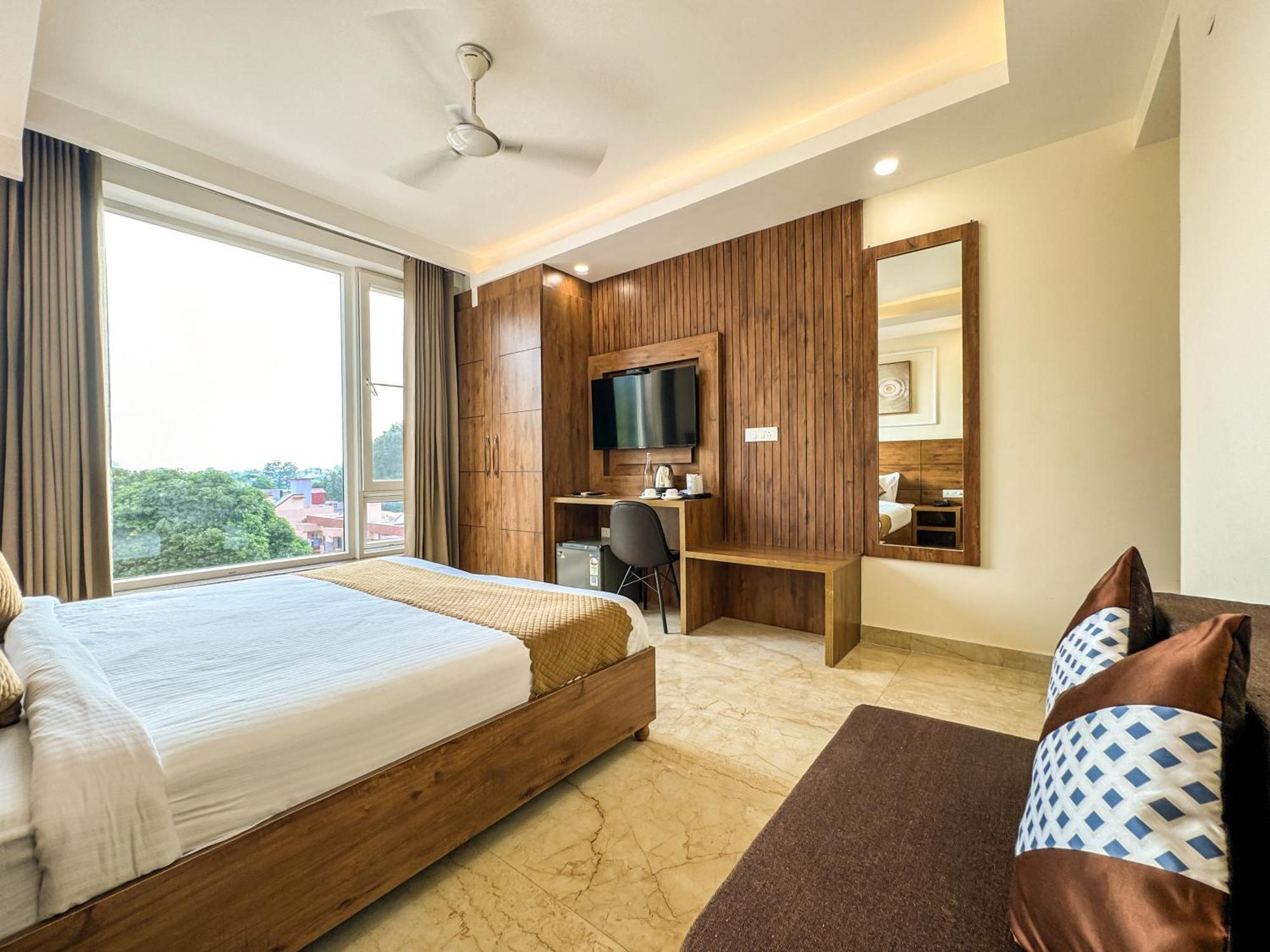 Hotel Nirvana Bliss, Behind Parmarth Niketan Rishīkesh Exteriör bild